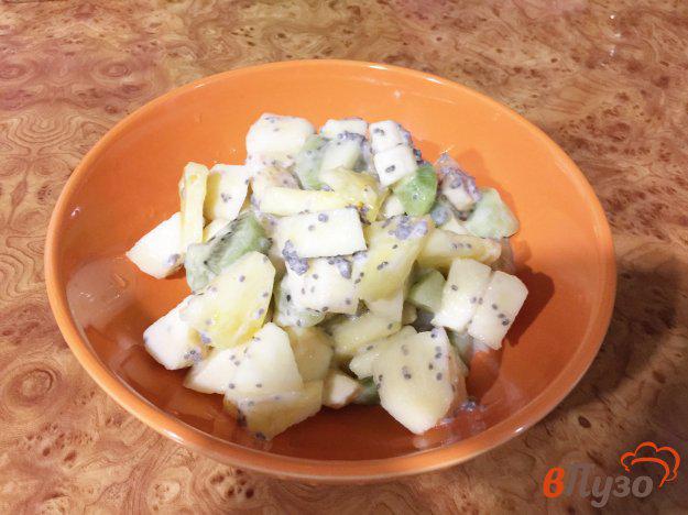 фото рецепта: Фруктовый салат с ананасом и семенами Чиа