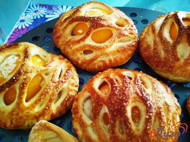фото рецепта: Слоеные пирожные с персиком