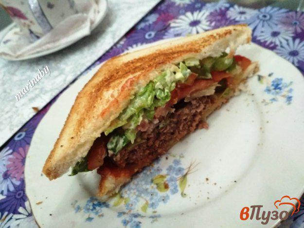 фото рецепта: Клаб-сэндвич с котлетой из говядины