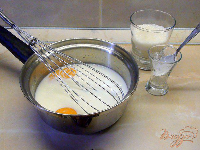 Фото приготовление рецепта: Фруктовый суп-пюре с заварным соусом и рисом. шаг №4