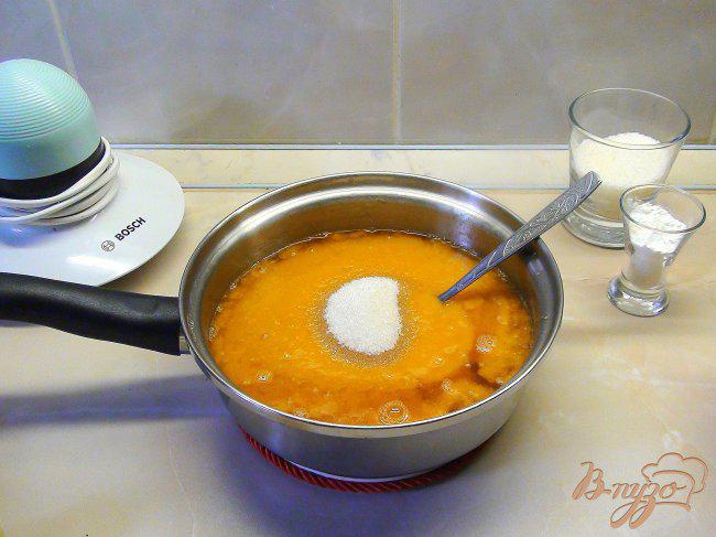 Фото приготовление рецепта: Фруктовый суп-пюре с заварным соусом и рисом. шаг №3