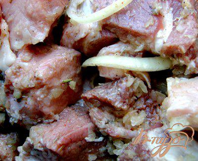 Фото приготовление рецепта: Шашлык из свинины в пряном маринаде шаг №4