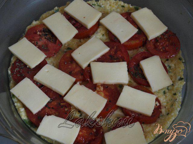 Фото приготовление рецепта: Полента,запечённая с помидорами и моцареллой шаг №4