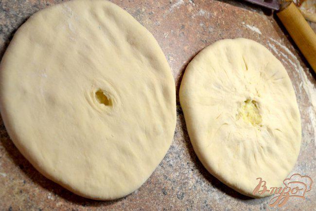 Фото приготовление рецепта: Осетинские пироги «Картофджын» – пирог с картошкой шаг №3