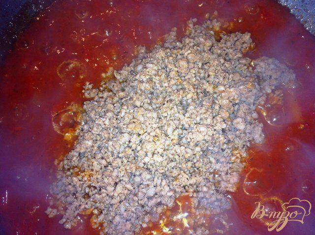 Фото приготовление рецепта: Фарфалле (Farfalle)  с соусом а-ля болоньезе шаг №6