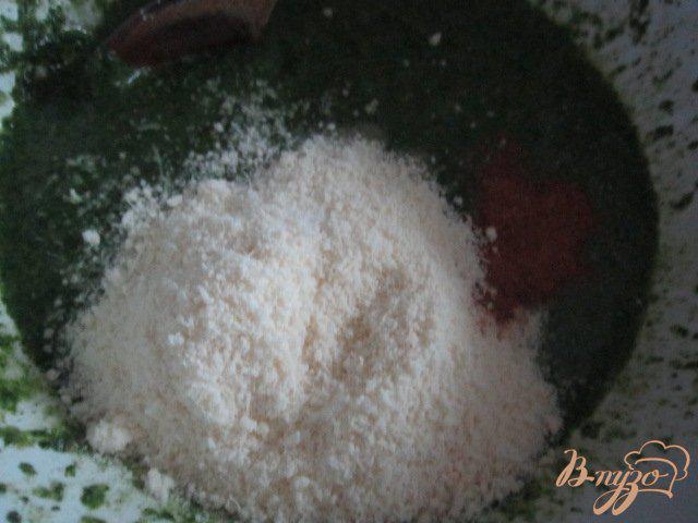 Фото приготовление рецепта: шпинатные клецки с сырным соусом шаг №4