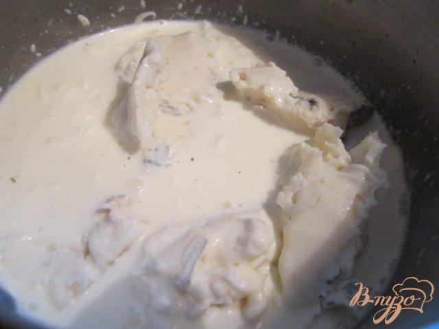 Фото приготовление рецепта: шпинатные клецки с сырным соусом шаг №9
