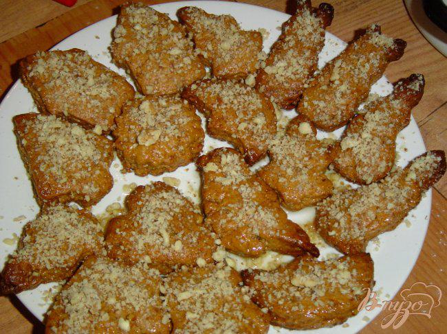 Фото приготовление рецепта: Рождественское печенье с медом и орехами «Меломакарона» шаг №8
