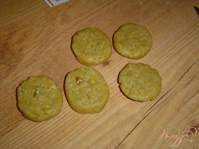 Фото приготовление рецепта: Рождественское печенье с медом и орехами «Меломакарона» шаг №4