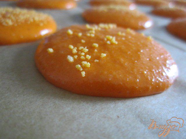 Фото приготовление рецепта: Апельсиновые макарон с шоколадным ганашем шаг №5