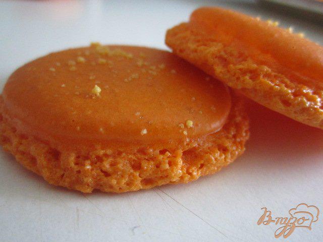 Фото приготовление рецепта: Апельсиновые макарон с шоколадным ганашем шаг №7