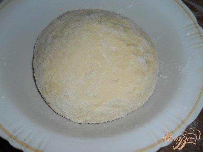 Фото приготовление рецепта: Пирог со сливами и творогом шаг №3