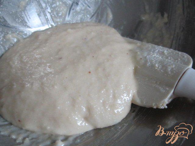 Фото приготовление рецепта: Макарон с начинкой из молочного шоколада шаг №3