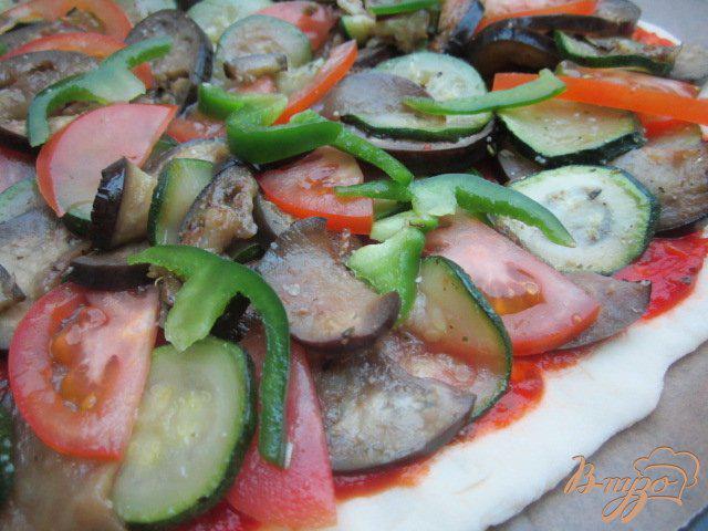 Фото приготовление рецепта: Овощная пицца «Рататуй» шаг №5