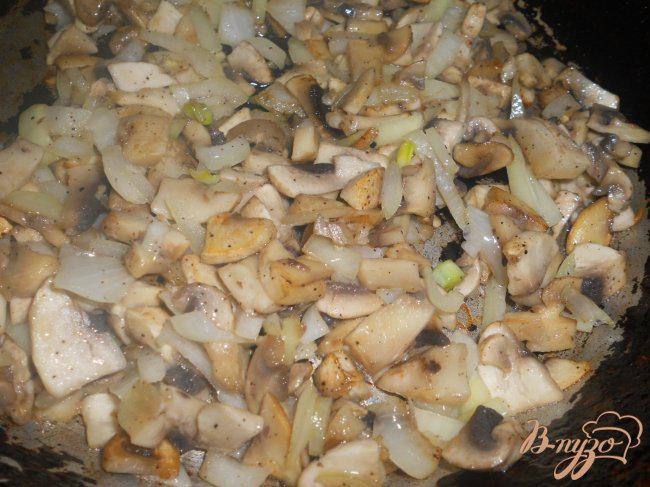 Фото приготовление рецепта: Арабские блины Катаеф с грибами и сыром шаг №5