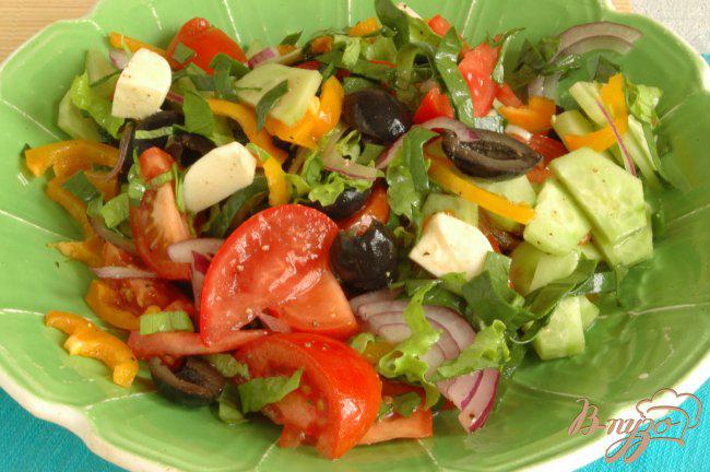 Фото приготовление рецепта: Греческий салат со шпинатом шаг №7