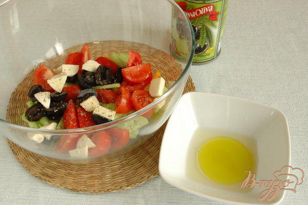 Фото приготовление рецепта: Греческий салат со шпинатом шаг №5