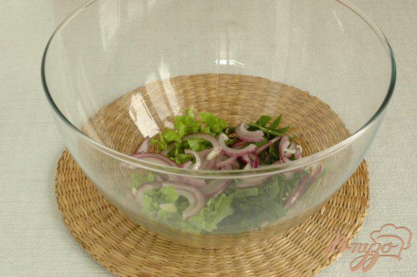 Фото приготовление рецепта: Греческий салат со шпинатом шаг №1