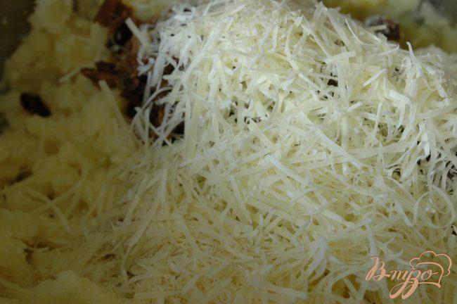 Фото приготовление рецепта: Картофельные клецки с белыми грибами шаг №5