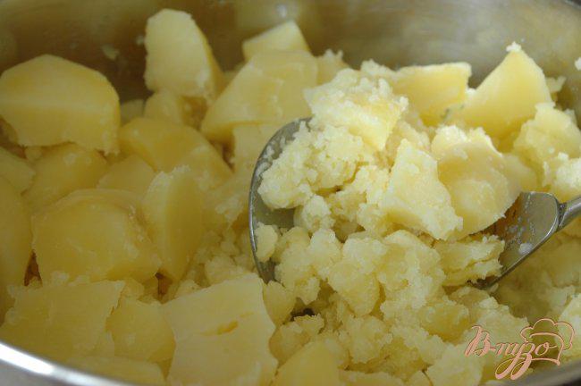 Фото приготовление рецепта: Картофельные клецки с белыми грибами шаг №3