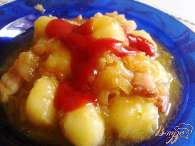 Фото приготовление рецепта: Картофельные клецки с соусом. шаг №7