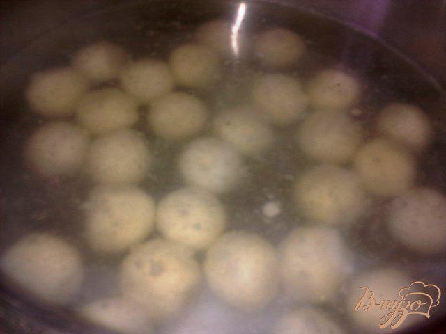 Фото приготовление рецепта: Картофельные клецки с соусом. шаг №4