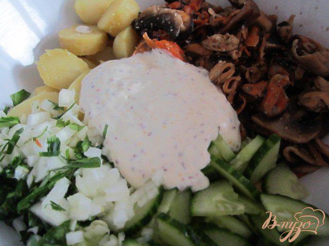 Фото приготовление рецепта: Картофельный салат с мидиями шаг №8