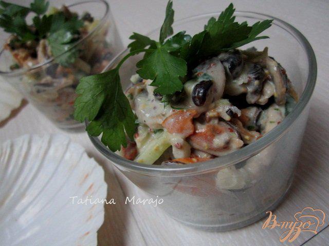 Фото приготовление рецепта: Картофельный салат с мидиями шаг №9