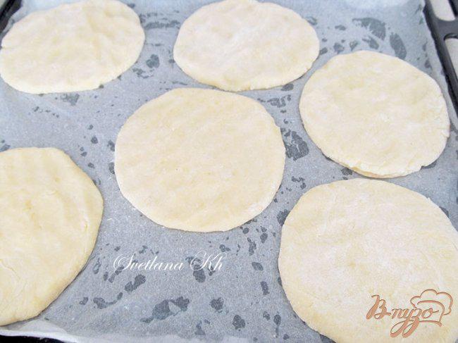 Фото приготовление рецепта: Финские картофельные лепешки из духовки шаг №3