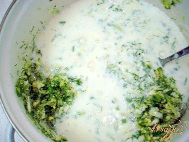 Фото приготовление рецепта: Лёгкий холодный суп на кефире шаг №4