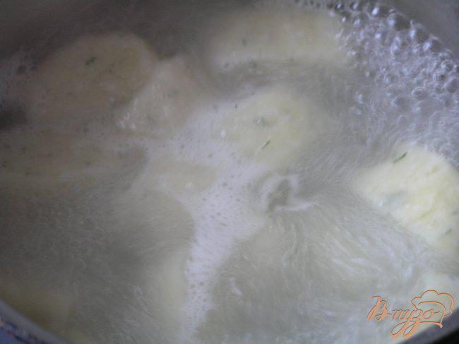 Фото приготовление рецепта: Творожно-сырные клецки шаг №6