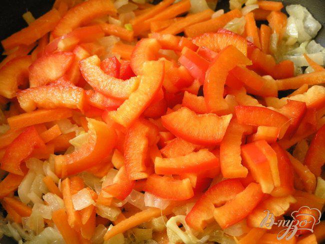 Фото приготовление рецепта: Пряное овощное соте с рисом шаг №3