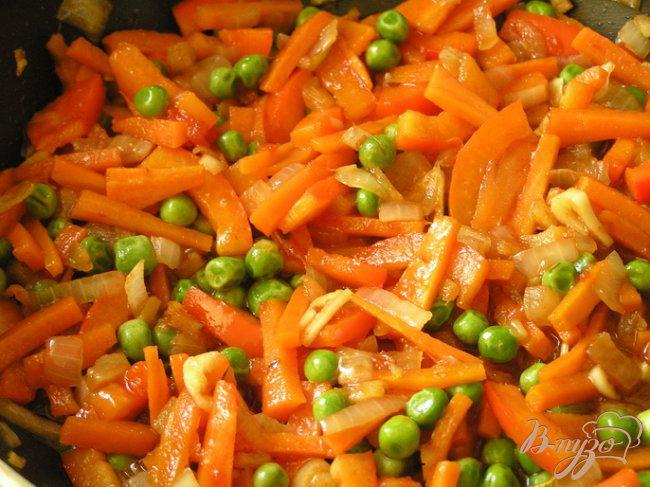 Фото приготовление рецепта: Пряное овощное соте с рисом шаг №6