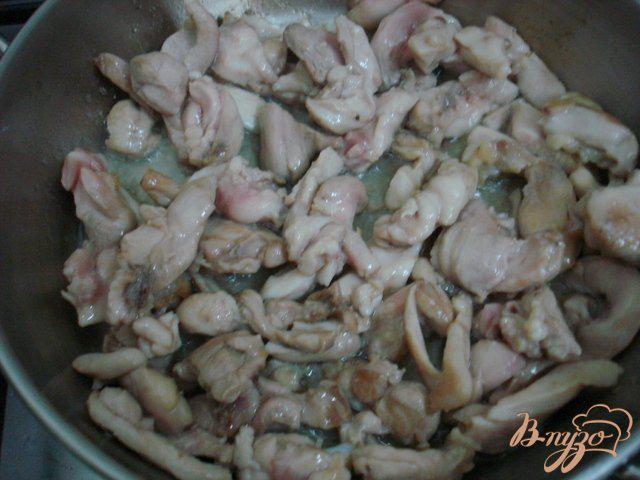 Фото приготовление рецепта: Бефстроганов из куриного мяса шаг №3