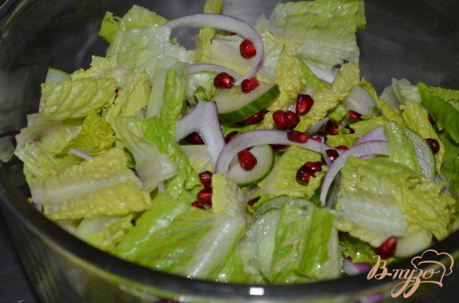 Фото приготовление рецепта: Куриный кебаб с салатом шаг №4
