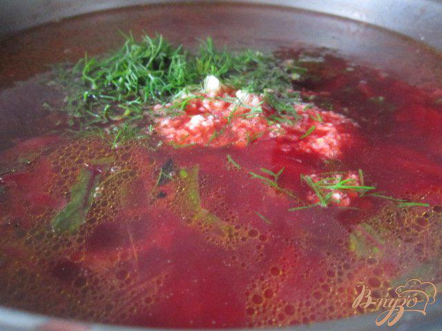 Фото приготовление рецепта: Свекольный суп с ботвой шаг №9