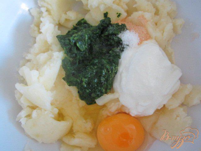 Фото приготовление рецепта: Картофельные клецки с куриным мясом шаг №2