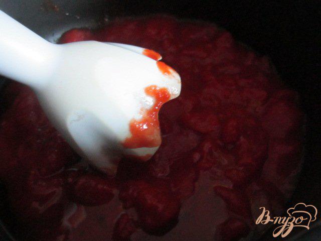 Фото приготовление рецепта: Томатно-чесночный соус к галушкам шаг №2