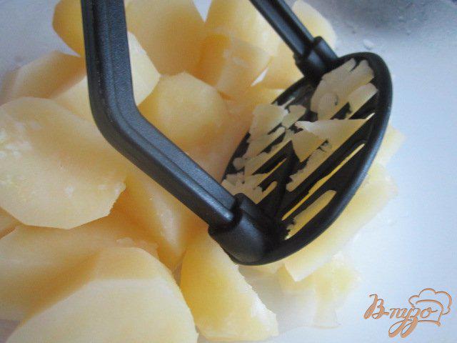 Фото приготовление рецепта: Картофельные галушки с мясом шаг №1