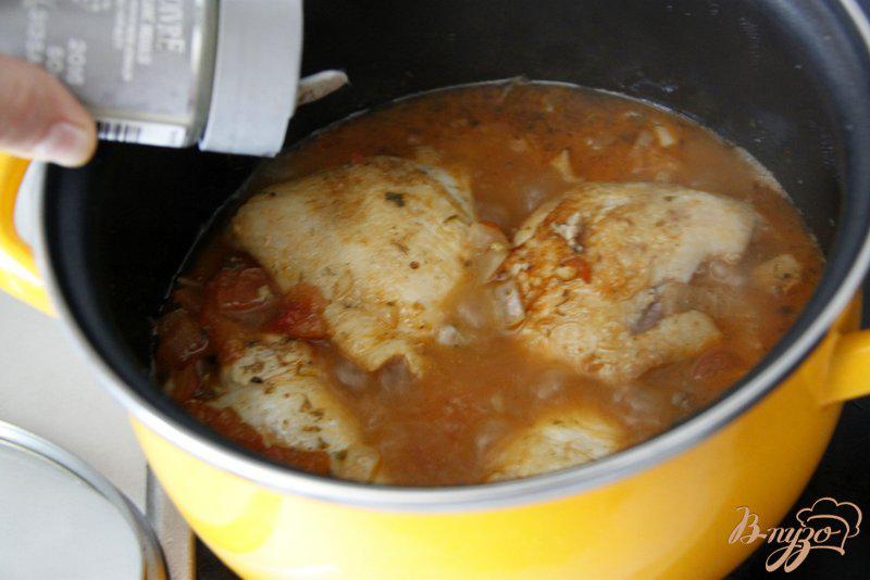 Фото приготовление рецепта: Чахохбили из курицы с помидорами шаг №4