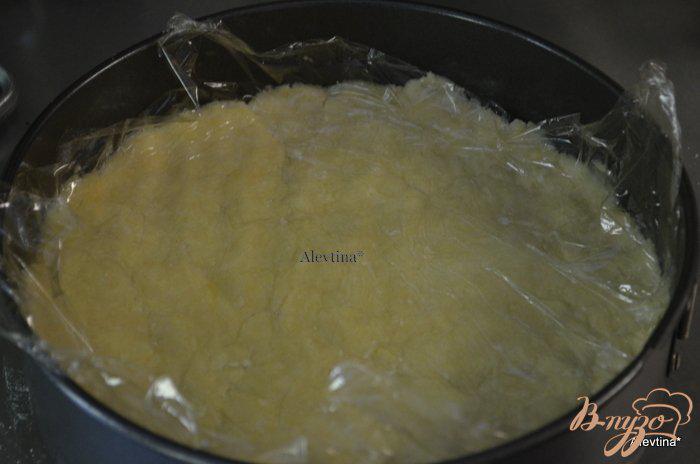 Фото приготовление рецепта: Яблочный миндальный швейцарский кекс шаг №4