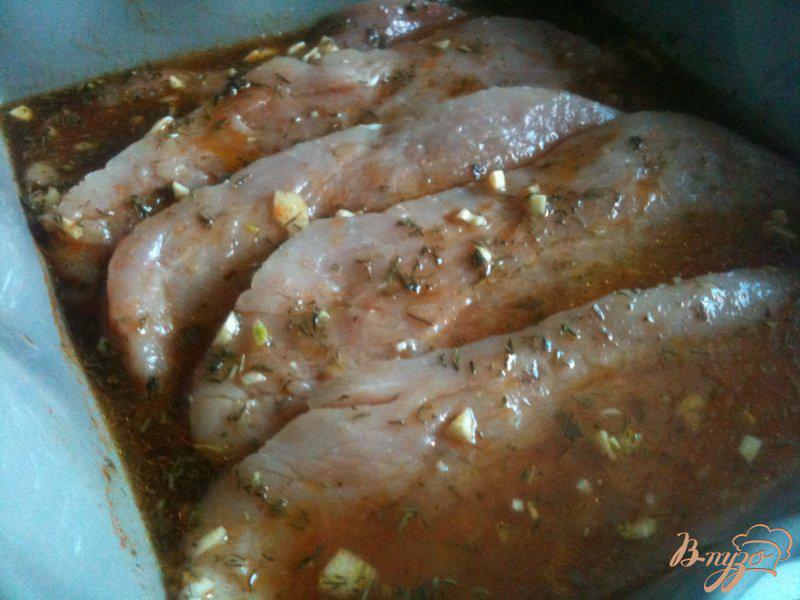 Фото приготовление рецепта: Свиной шницель под яблочно-луковой шапочкой шаг №2