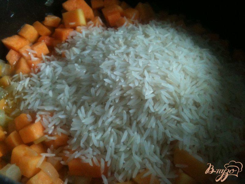 Фото приготовление рецепта: Пряный рис с тыквой шаг №3