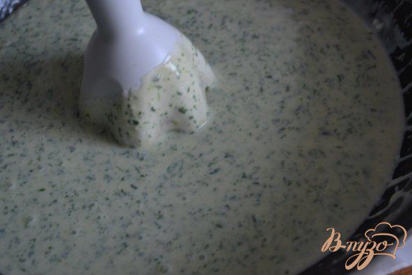 Фото приготовление рецепта: Сырный соус с рукколой шаг №4