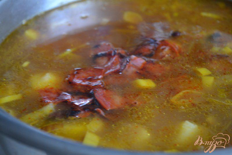 Фото приготовление рецепта: Густой суп с фасолью и абрикосами шаг №4