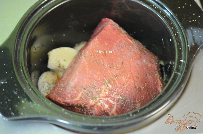 Фото приготовление рецепта: Тушеная говядина в медленноварке шаг №2