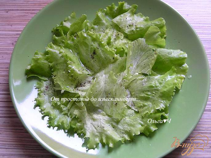 Фото приготовление рецепта: Салат с мидиями и овощами шаг №3