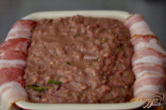 Фото приготовление рецепта: Террин с куриной печенью и свиным фаршем шаг №4