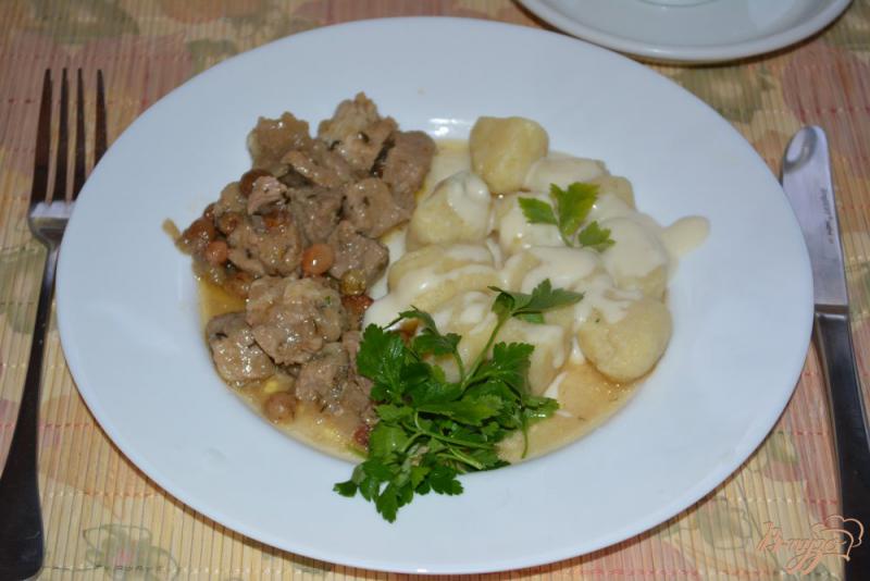 Фото приготовление рецепта: Картофельные кнели с соусом Бешамель шаг №7