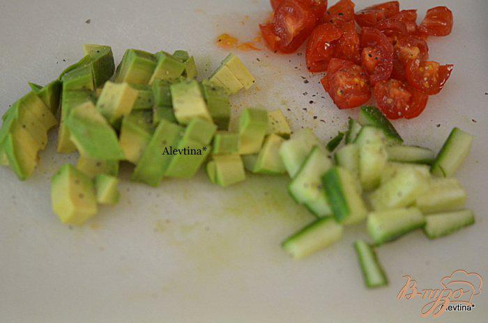 Фото приготовление рецепта: Гаспачо с авокадо шаг №4